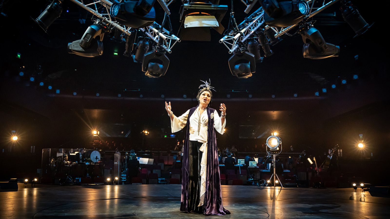 Curve Theatre streamt „Sunset Boulevard In Concert“ mit GLP impression 350