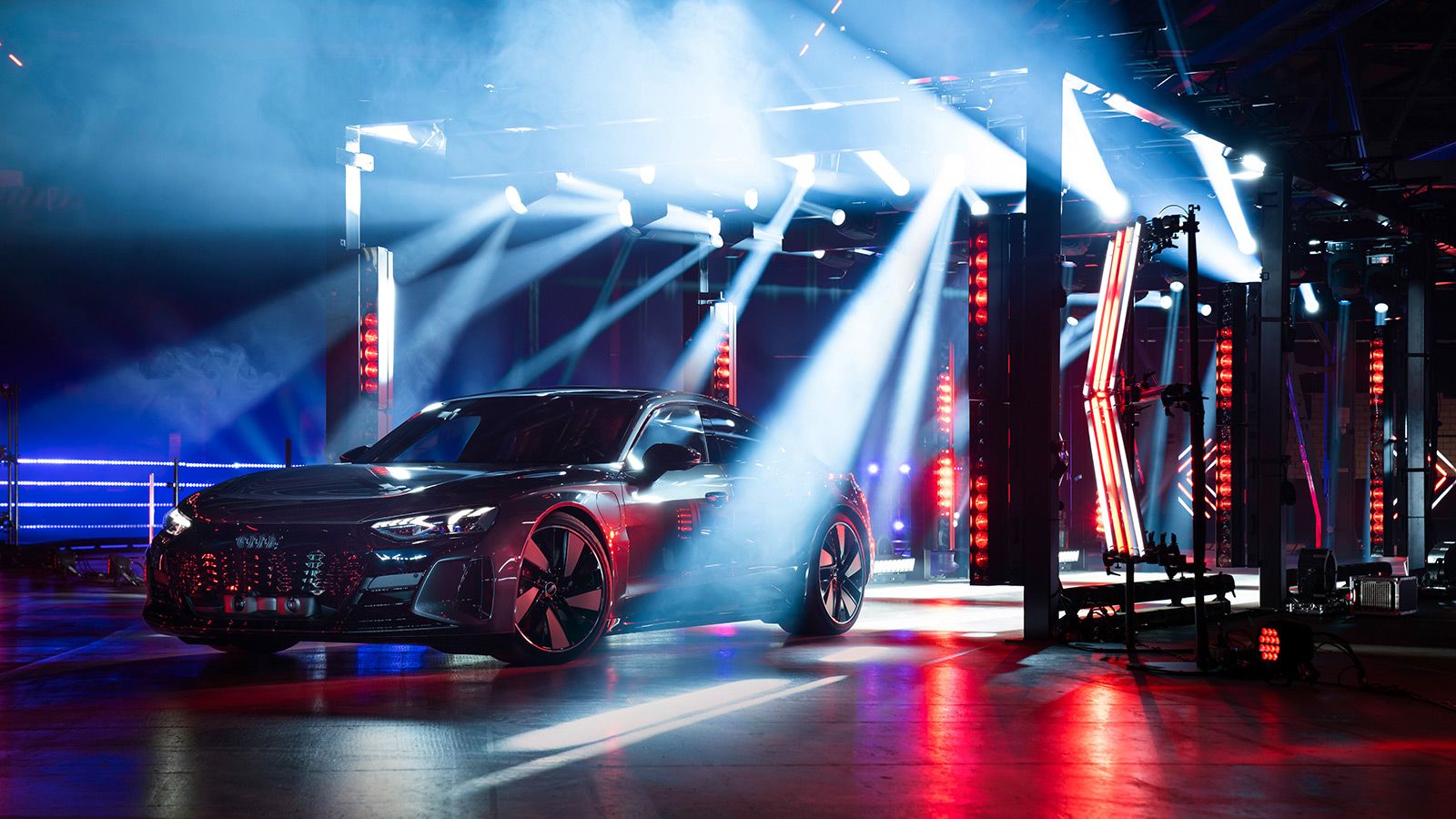 High-speed GLP Light-show for Audi e-tron World Premiere