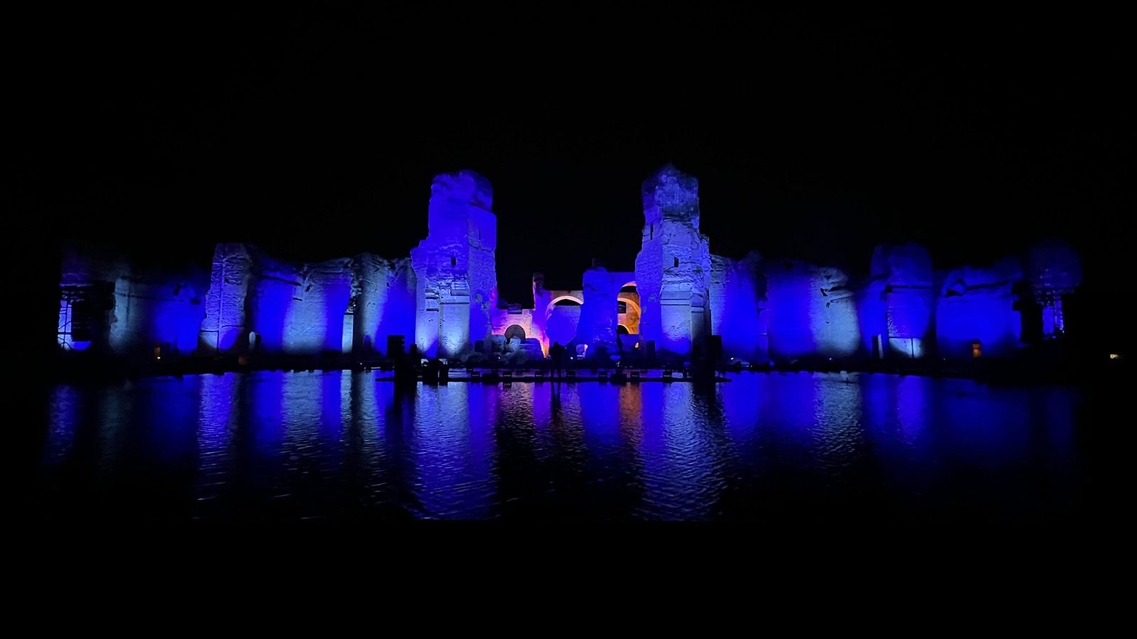 90 GLP impression X5 IP Maxx beleuchten die Caracalla-Thermen bei der Generalversammlung der Europäischen Fußballclubs in Rom