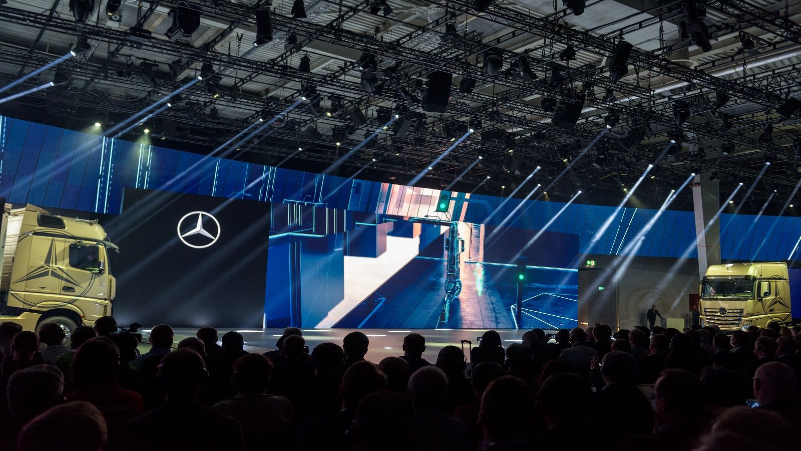 rgb setzt den Stand der Daimler AG bei der IAA Nutzfahrzeuge ins rechte Licht