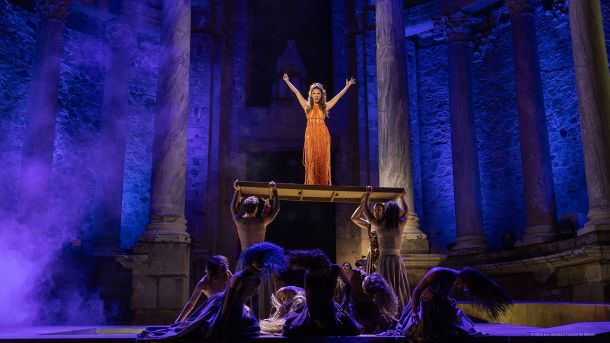 GLP TWYN verbinden Bühne und historische Kulisse beim Klassiktheaterfestival in Mérida