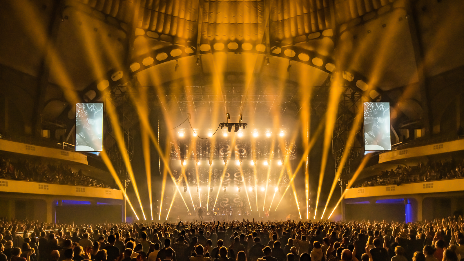 Jonas König Delivers Brilliant GLP Light Show for The BossHoss Black Is Beautiful Tour