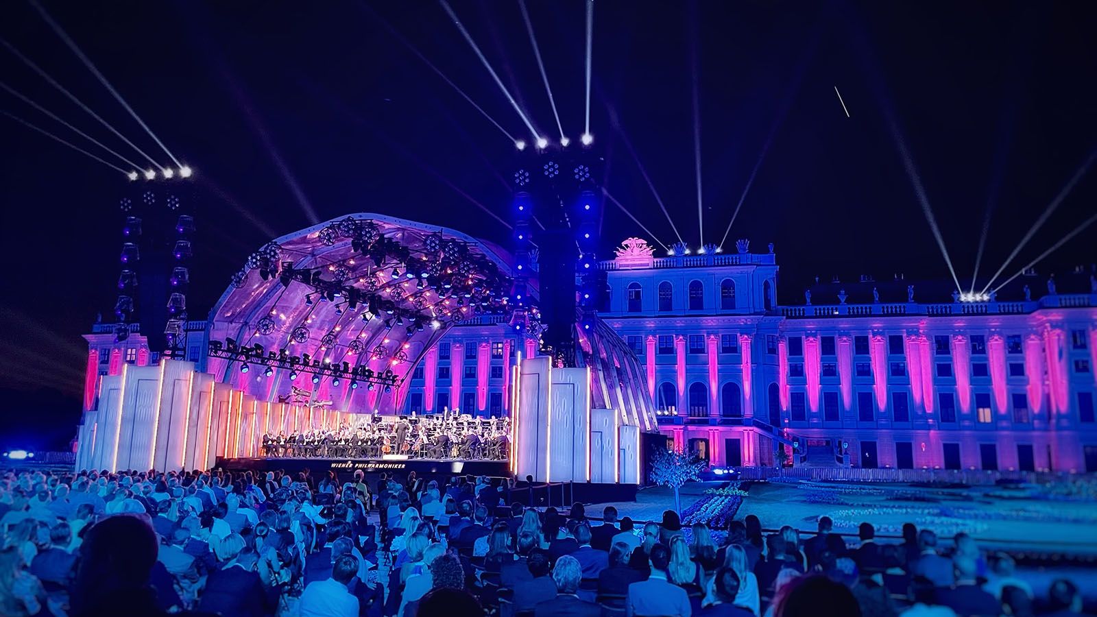 Sommernachtskonzert der Wiener Philharmoniker auch 2021 mit über 250 GLP-Scheinwerfern