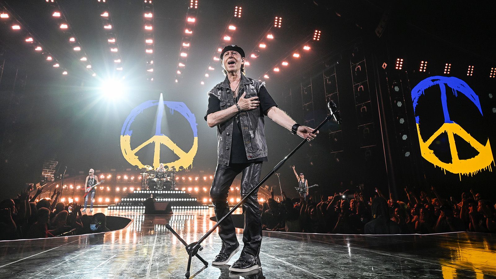 Scorpions begeistern „Rock Believer“ weltweit in einem Set voller GLP-Scheinwerfer