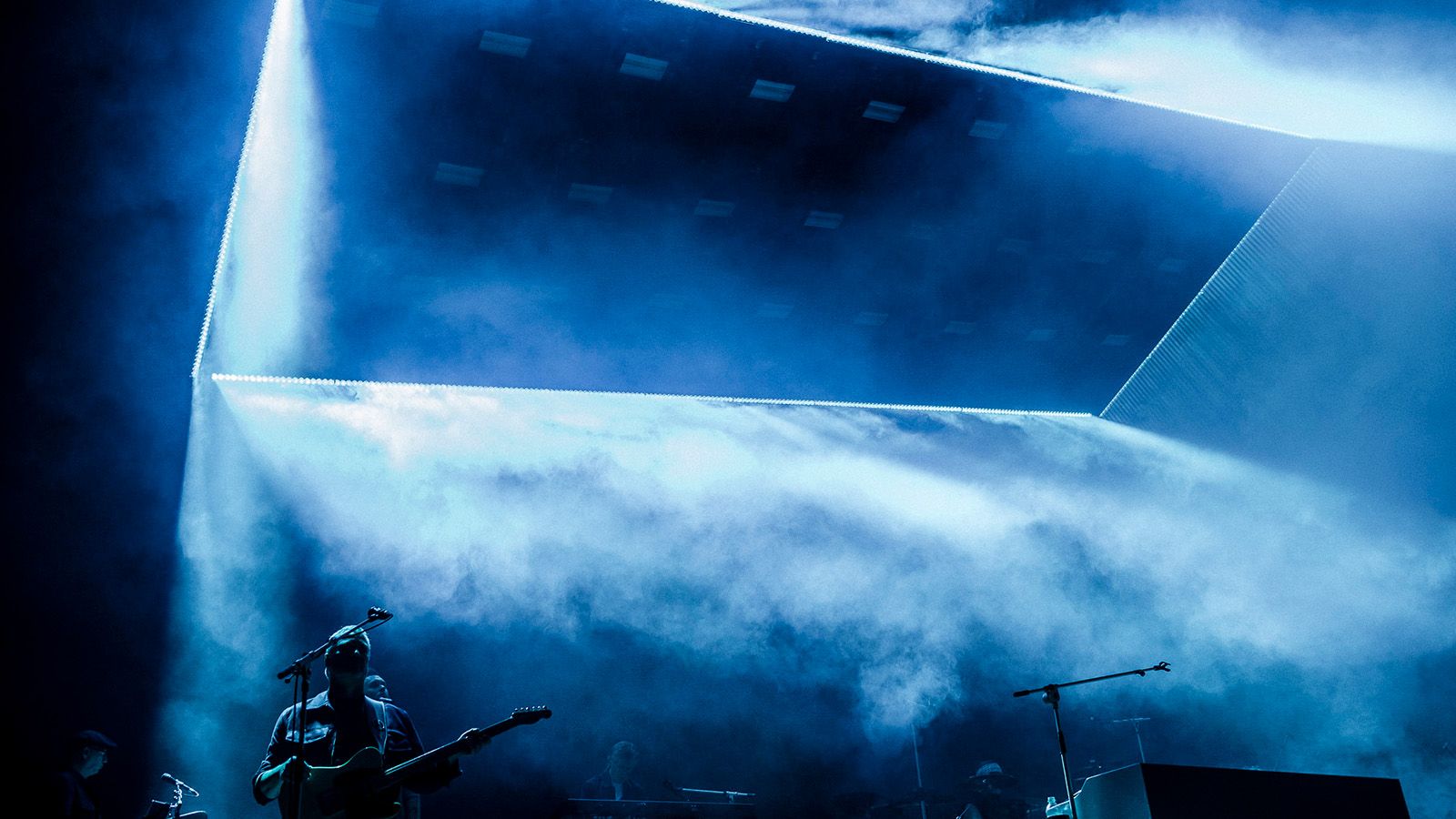 More than 220 GLP fixtures in use on Herbert Grönemeyer’s Das ist los arena tour