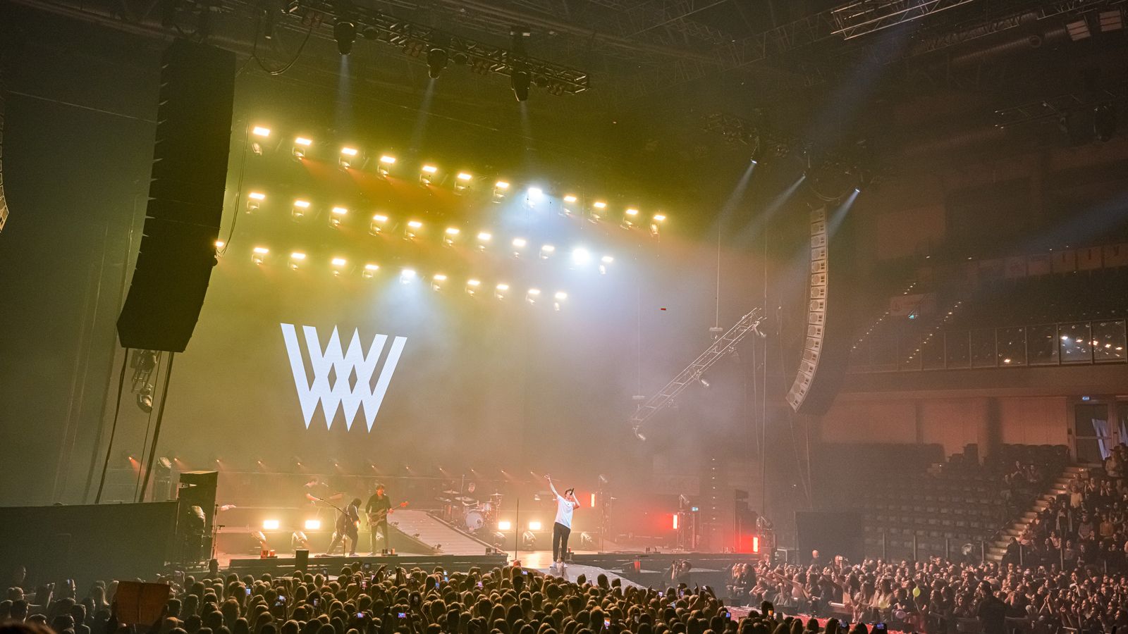 Over 150 GLP fixtures for Wincent Weiss’ production ‘Somehow Different’