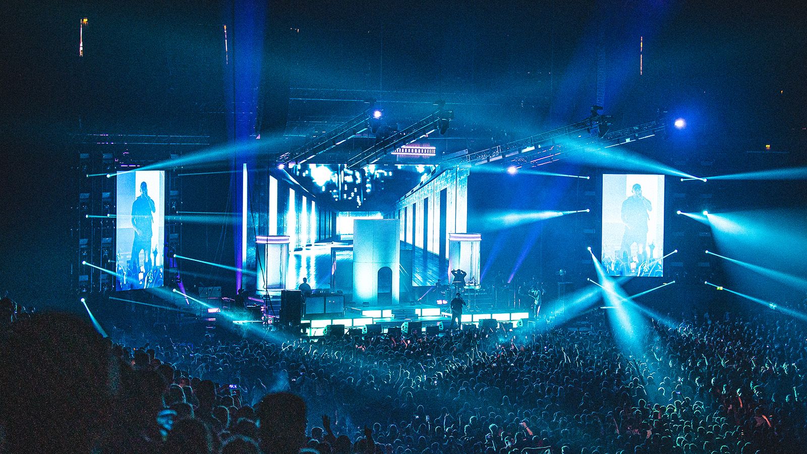 GLP JDC1 and impression FR10 Bar enhance stage design for RAF Camora