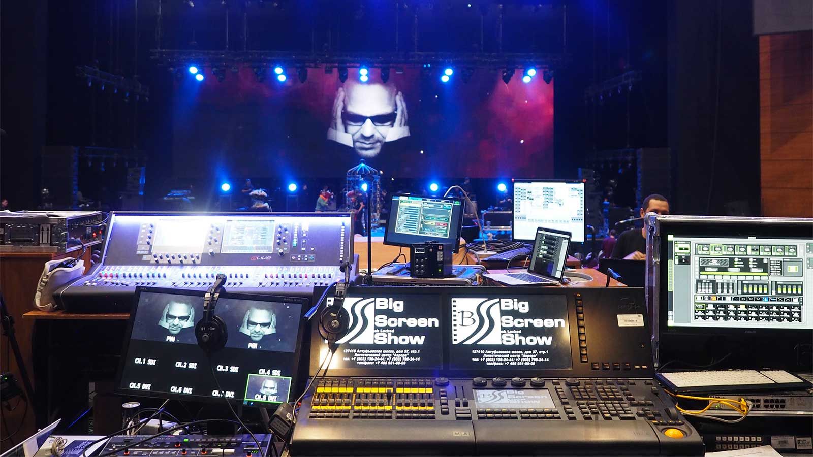 GLP X4 atom bringen die Show von Vladimir Presnyakov zum Strahlen