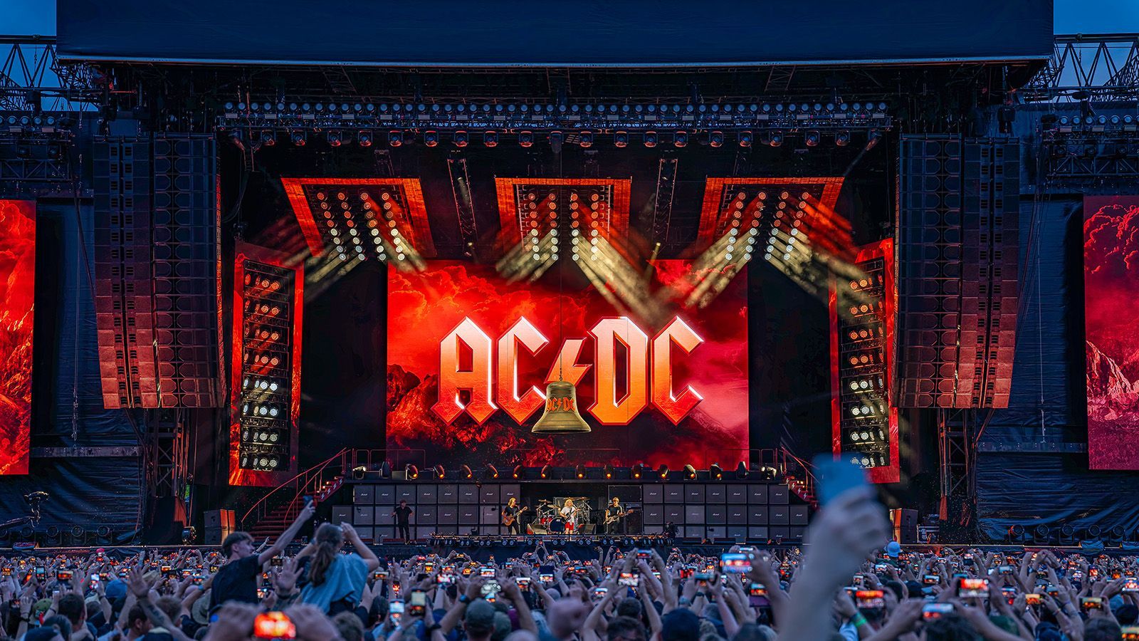 168 GLP impression X5 IP Maxx begleiten die AC/DC Tour